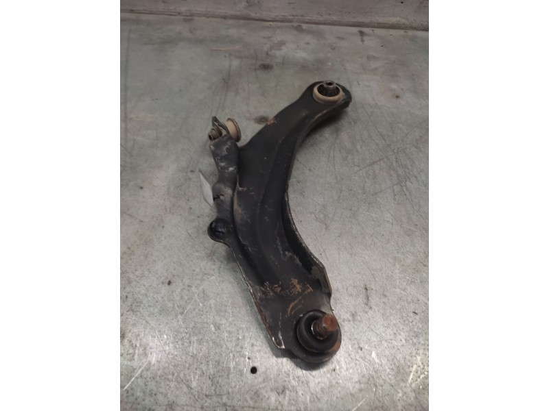 Recambio de brazo suspension inferior delantero izquierdo para renault scenic ii authentique referencia OEM IAM 8200298454  