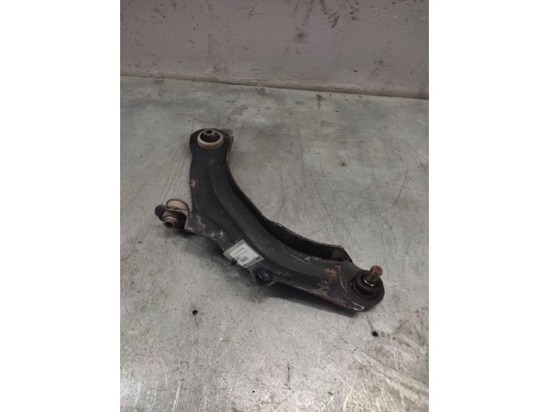Recambio de brazo suspension inferior delantero izquierdo para renault scenic ii authentique referencia OEM IAM 8200298454  