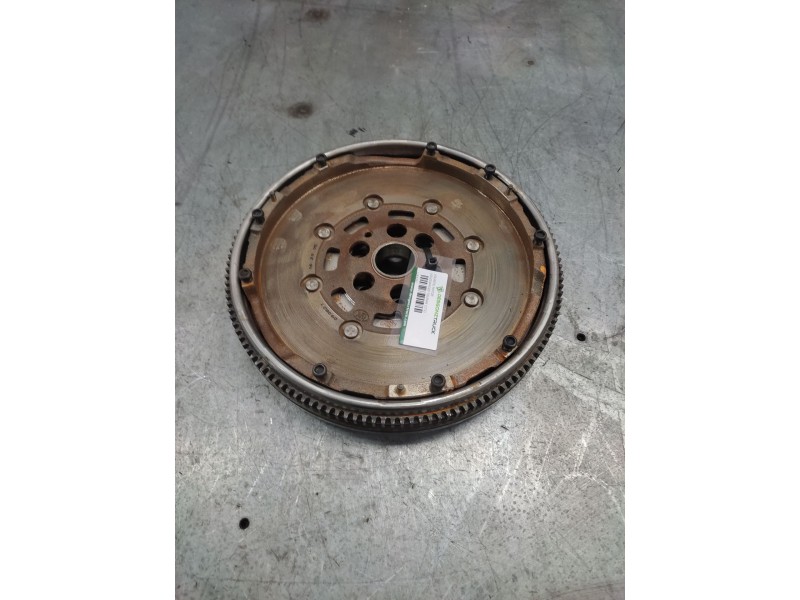Recambio de volante motor para volkswagen touran (1t2) advance referencia OEM IAM   