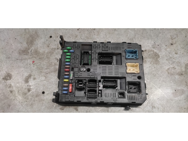 Recambio de caja reles / fusibles para peugeot expert kasten furg. referencia OEM IAM 281197595  BSI
