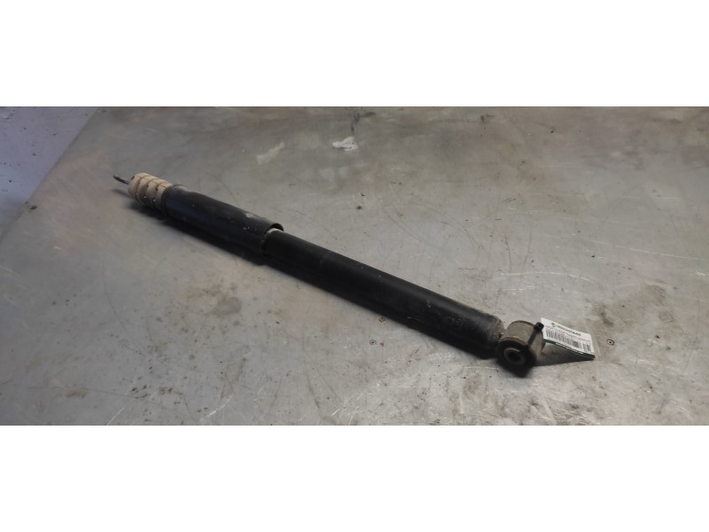 Recambio de amortiguador trasero derecho para dacia sandero referencia OEM IAM 562105691R  