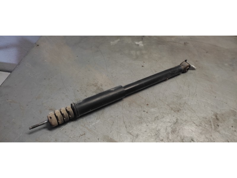 Recambio de amortiguador trasero derecho para dacia sandero referencia OEM IAM 562105691R  