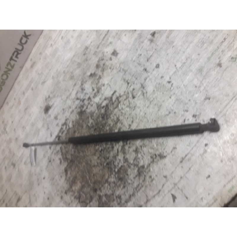 Recambio de amortiguadores maletero / porton para peugeot partner (s2) combi plus referencia OEM IAM 9625574380 670N 