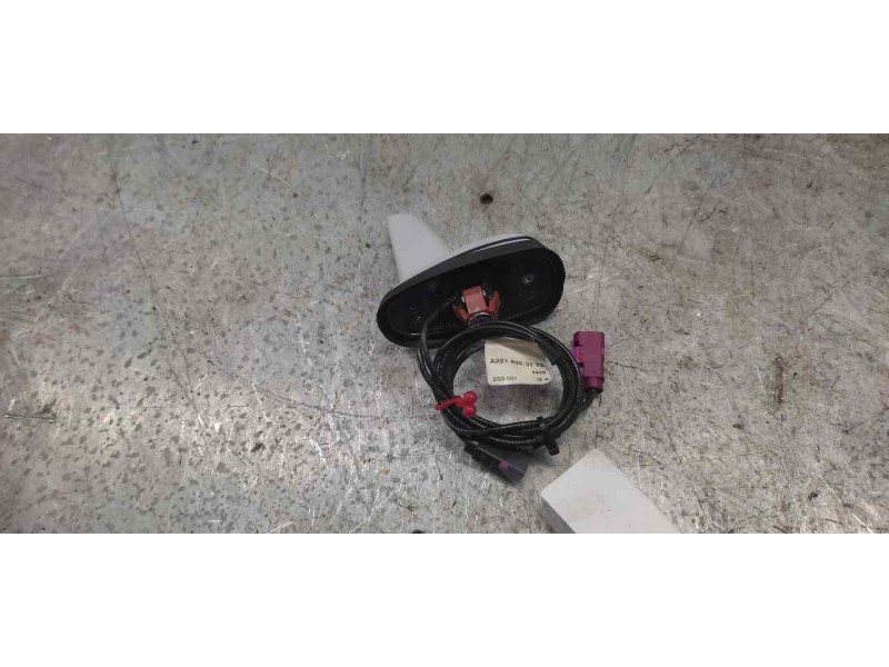 Recambio de antena para mercedes-benz clase s (w221) berlina 2.1 cdi cat referencia OEM IAM A2218203175  