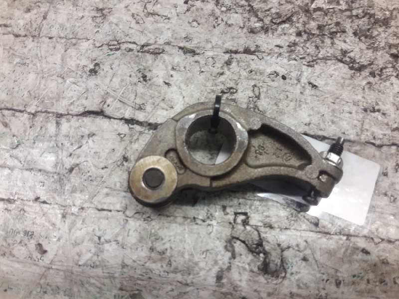 Recambio de balancin para renault clio ii fase i (b/cbo) 1.4 alize referencia OEM IAM 7700600504  