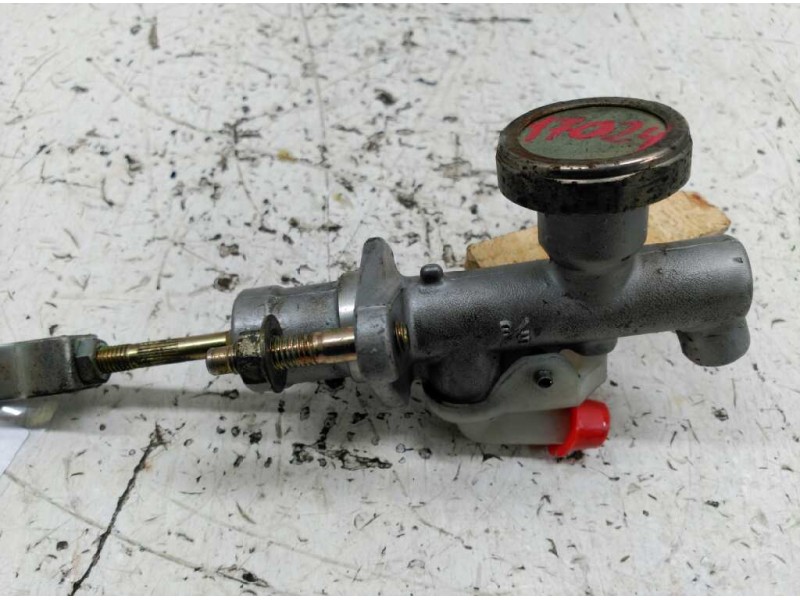 Recambio de bomba embrague para nissan almera tino (v10m) acenta referencia OEM IAM 306105M00A  