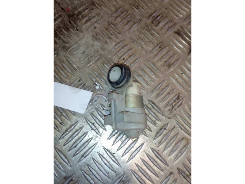 Recambio de bomba limpia para nissan trade 100 caja cerrada, techo elevado referencia OEM IAM   