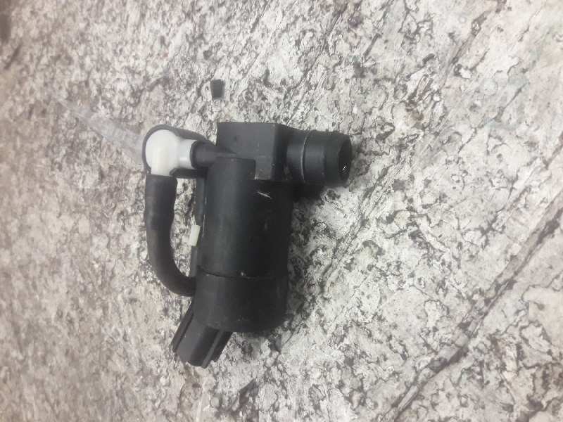 Recambio de bomba limpia para volvo c30 d5 r-design referencia OEM IAM 1S7117K624FE 2 PINS 