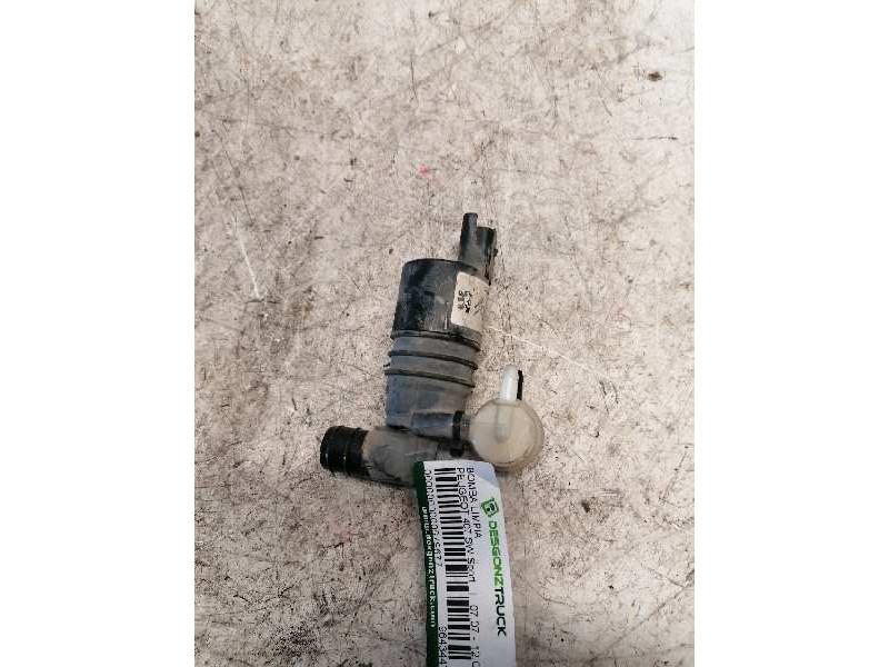 Recambio de bomba limpia para peugeot 407 sw sport referencia OEM IAM 9643447980 2 PINS 
