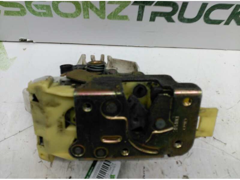 Recambio de cerradura puerta trasera derecha para ford focus berlina (cak) ghia referencia OEM IAM 4057985  