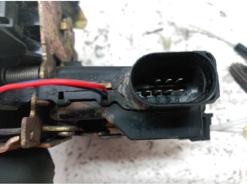 Recambio de cerradura puerta trasera derecha para audi a6 avant (4b5) 2.5 tdi referencia OEM IAM   