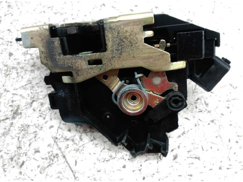 Recambio de cerradura puerta trasera derecha para ford focus berlina (cak) ambiente referencia OEM IAM   