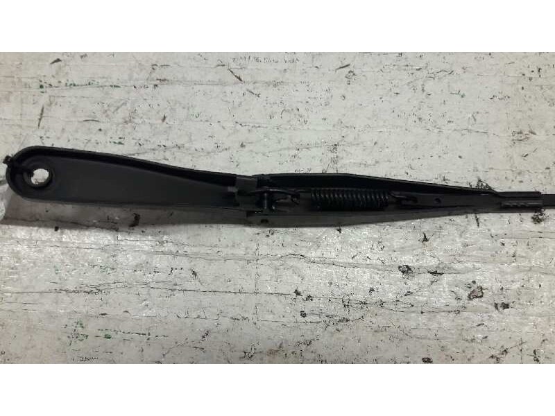 Recambio de brazo limpia delantero derecho para opel astra h berlina referencia OEM IAM 13111220  
