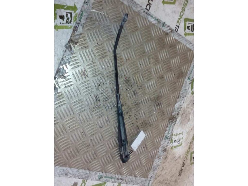 Recambio de brazo limpia para nissan trade 100 chasis cabina referencia OEM IAM   