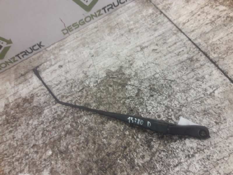 Recambio de brazo limpia delantero derecho para peugeot 207 sw confort referencia OEM IAM   