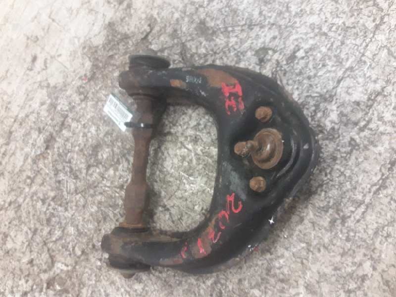 Recambio de brazo suspension superior delantero izquierdo para mitsubishi l 200 (k6/7) referencia OEM IAM   