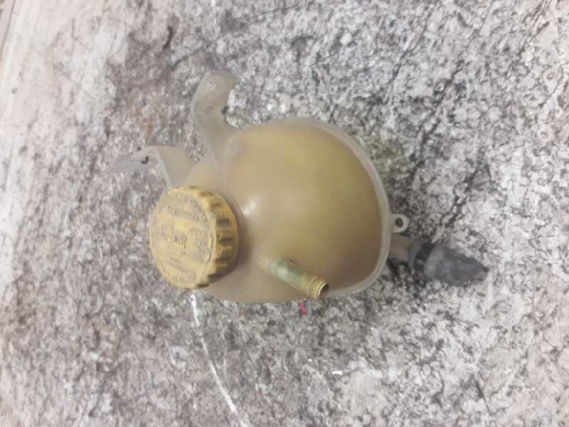 Recambio de deposito expansion para opel kadett e beauty berlina referencia OEM IAM 90156938  