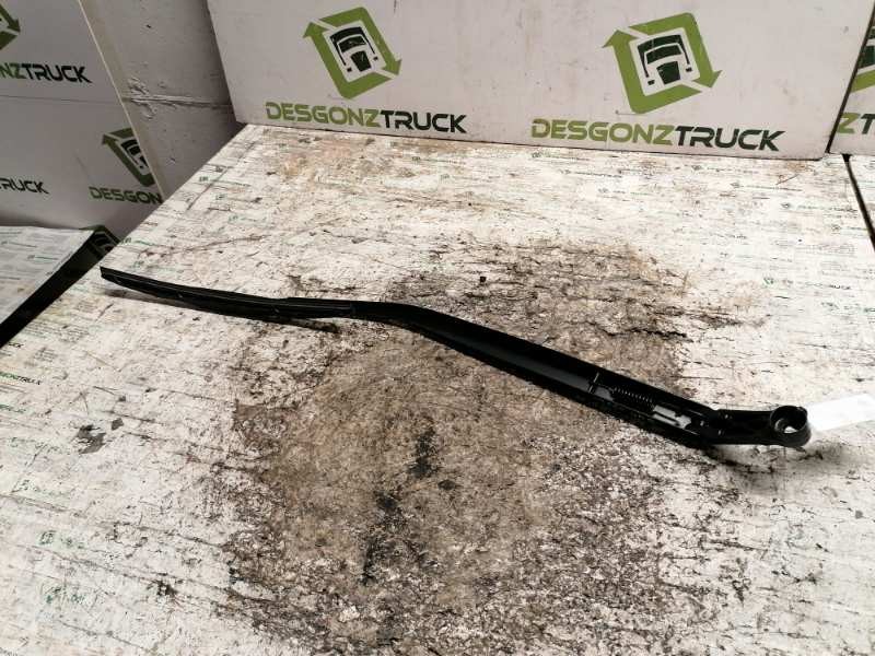 Recambio de brazo limpia delantero derecho para toyota auris live referencia OEM IAM   
