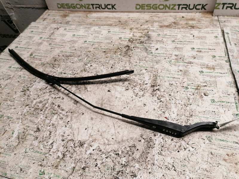 Recambio de brazo limpia delantero derecho para peugeot 207 rc referencia OEM IAM   