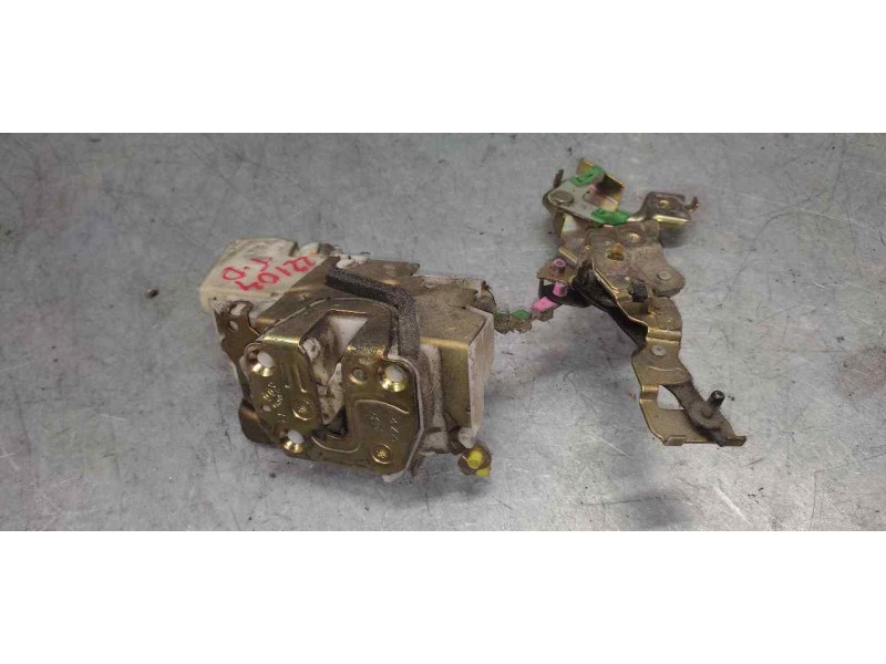Recambio de cerradura puerta trasera derecha para nissan pick-up (d22) cabina simple profesional 4x4 referencia OEM IAM 805525P0