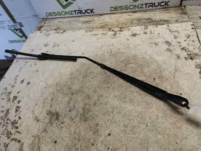 Recambio de brazo limpia delantero derecho para peugeot 207 xs pack referencia OEM IAM   