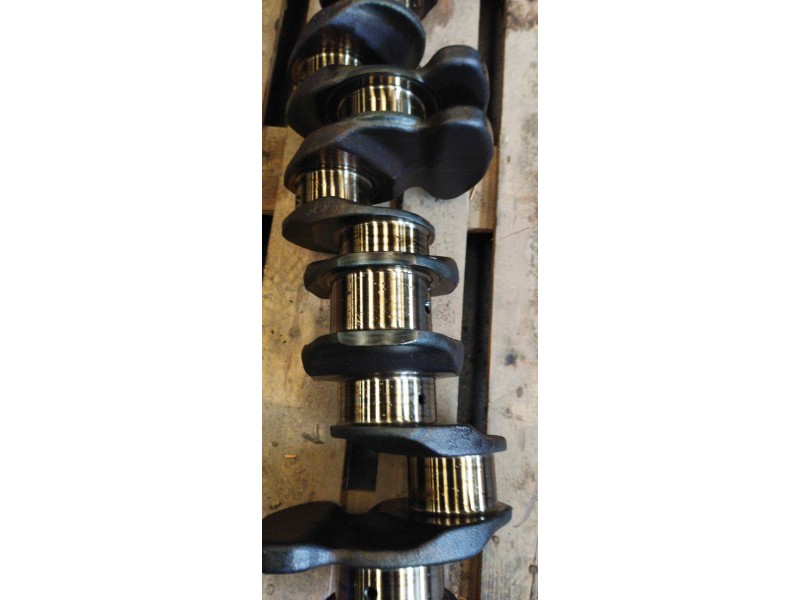 Recambio de cigueñal para renault magnum ab 2005 12.8 diesel referencia OEM IAM 7422235114  