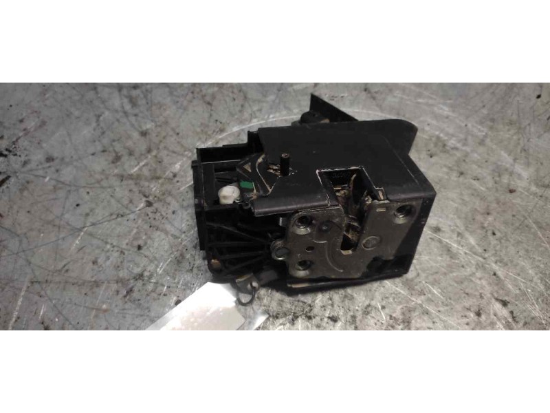 Recambio de cerradura puerta trasera derecha para dacia sandero referencia OEM IAM   