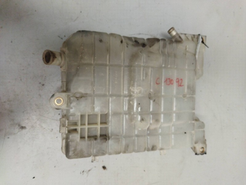 Recambio de deposito expansion para renault kerax 340.249 kw e2 referencia OEM IAM 7421017015  