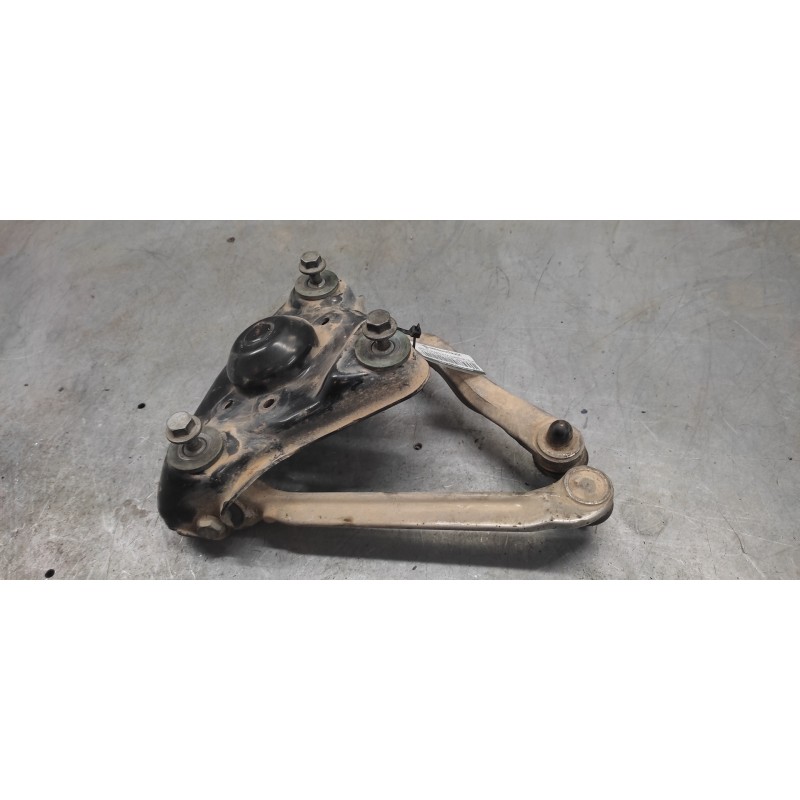 Recambio de brazo suspension superior delantero izquierdo para volkswagen passat berlina (3b2) comfortline referencia OEM IAM 8D