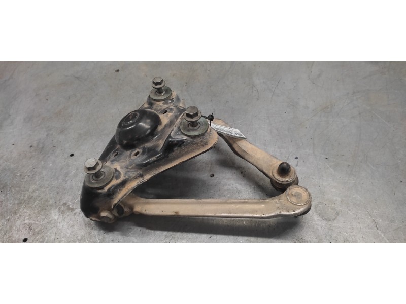 Recambio de brazo suspension superior delantero izquierdo para volkswagen passat berlina (3b2) comfortline referencia OEM IAM 8D