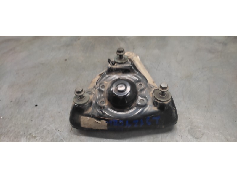 Recambio de brazo suspension superior delantero izquierdo para volkswagen passat berlina (3b2) comfortline referencia OEM IAM 8D