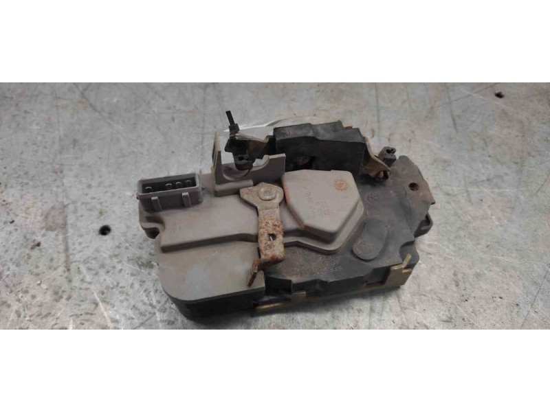 Recambio de cerradura puerta trasera derecha para peugeot 206 berlina xt referencia OEM IAM   4 PINS