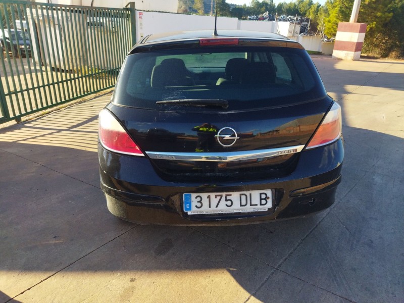 opel astra h berlina del año 2005