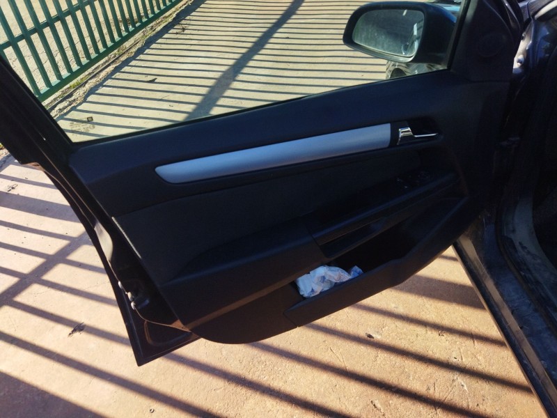 opel astra h berlina del año 2005