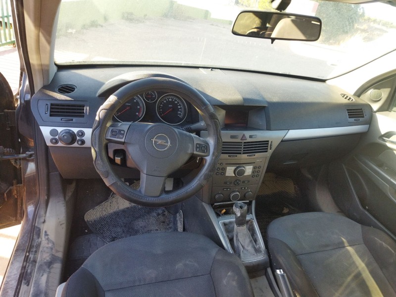 opel astra h berlina del año 2005