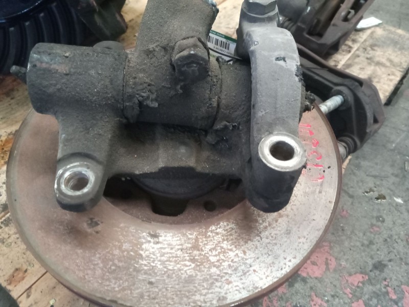 Recambio de mangueta delantera derecha para nissan cabstar e referencia OEM IAM   