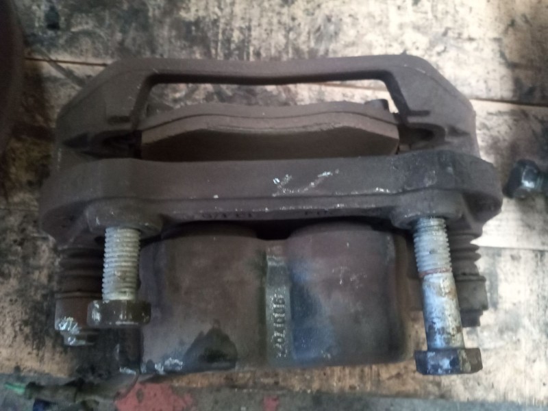 Recambio de pinza freno delantera derecha para nissan cabstar e referencia OEM IAM 204086  bosch