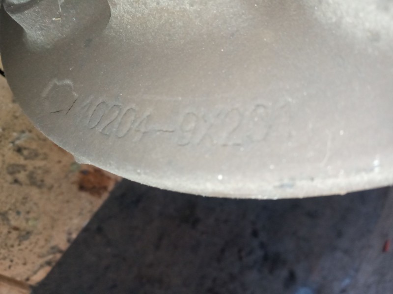 Recambio de buje delantero para nissan cabstar e referencia OEM IAM 402049x201  