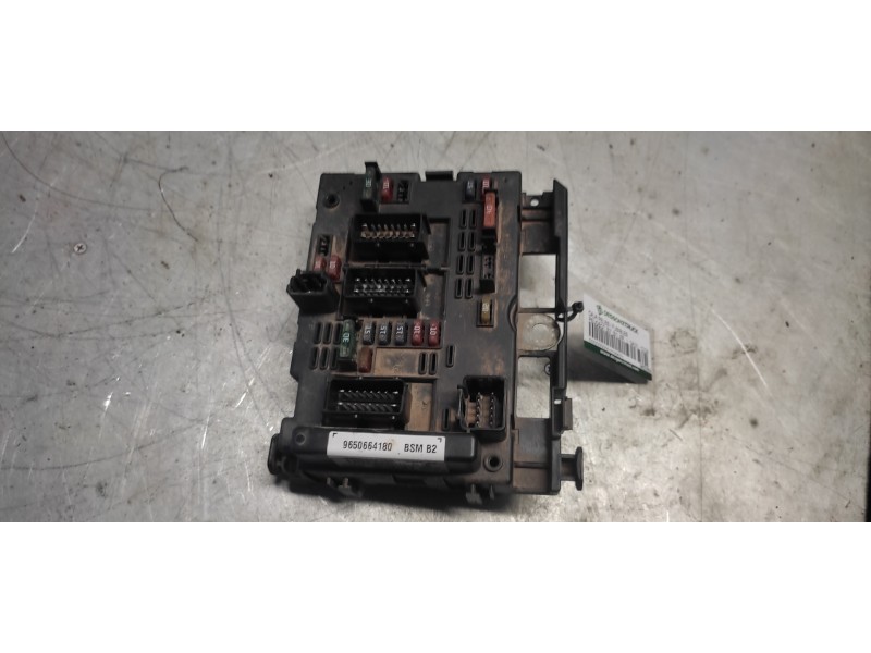 Recambio de caja reles / fusibles para peugeot 307 (s1) xr referencia OEM IAM 9650664180 31705660 BSM