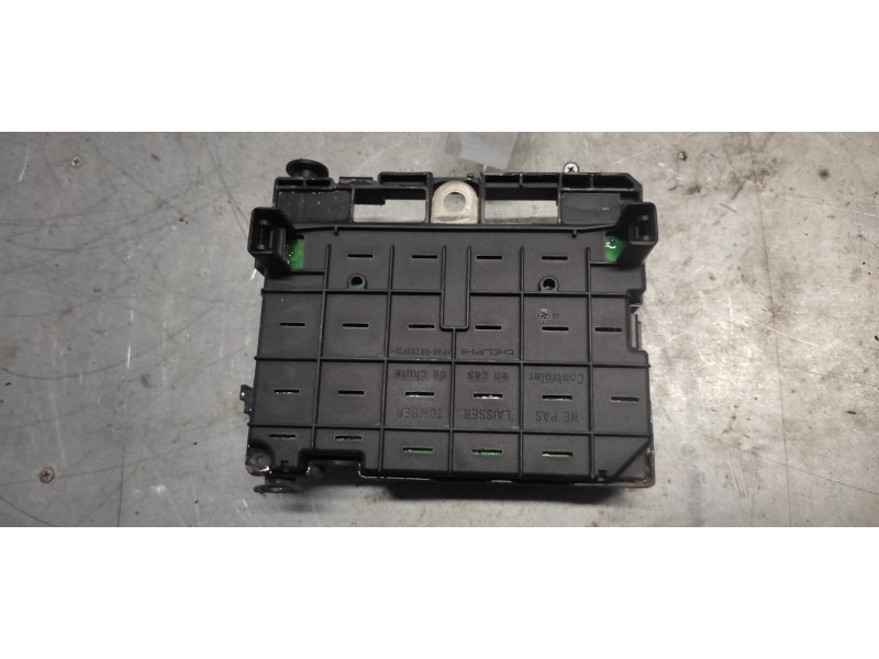 Recambio de caja reles / fusibles para peugeot 307 (s1) xr referencia OEM IAM 9650664180 31705660 BSM