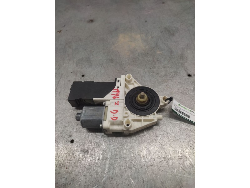 Recambio de motor elevalunas delantero derecho para peugeot 407 sr confort referencia OEM IAM 1137328127  