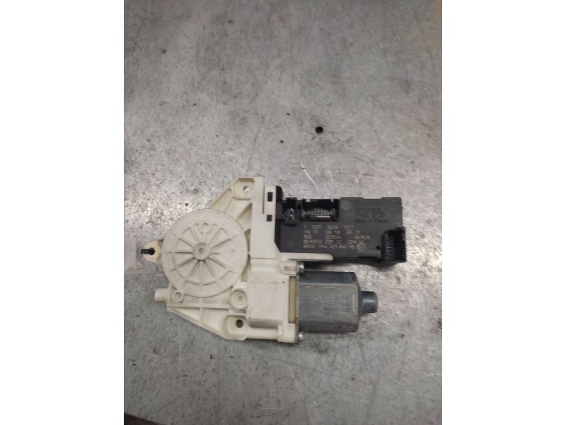 Recambio de motor elevalunas delantero derecho para peugeot 407 sr confort referencia OEM IAM 1137328127  