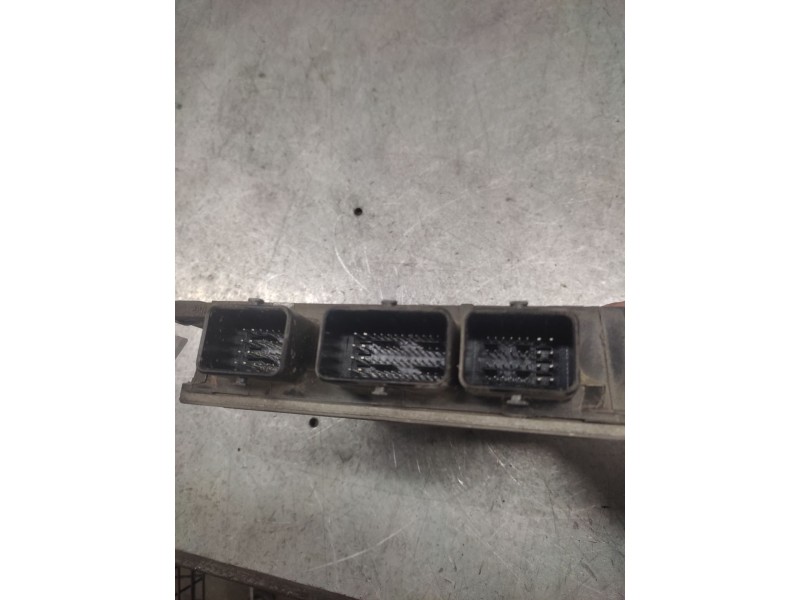 Recambio de centralita motor uce para renault clio iii authentique referencia OEM IAM 8200399038  8200513163