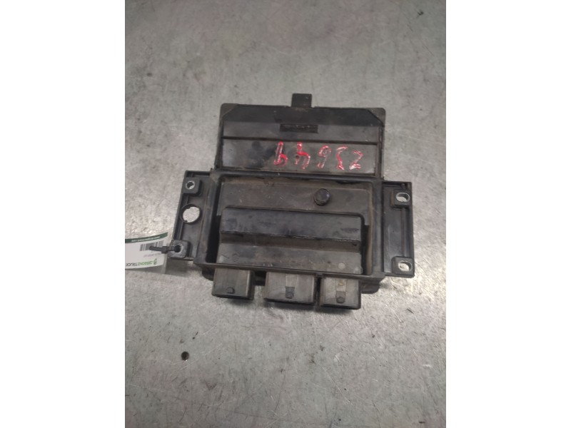 Recambio de centralita motor uce para renault clio iii authentique referencia OEM IAM 8200399038  8200513163