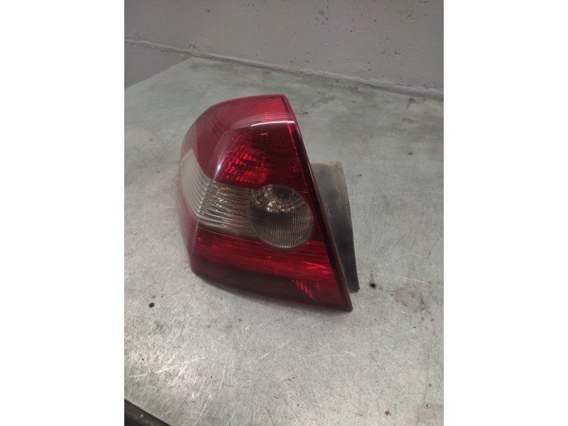 Recambio de piloto trasero izquierdo para renault megane ii classic berlina confort authentique referencia OEM IAM   