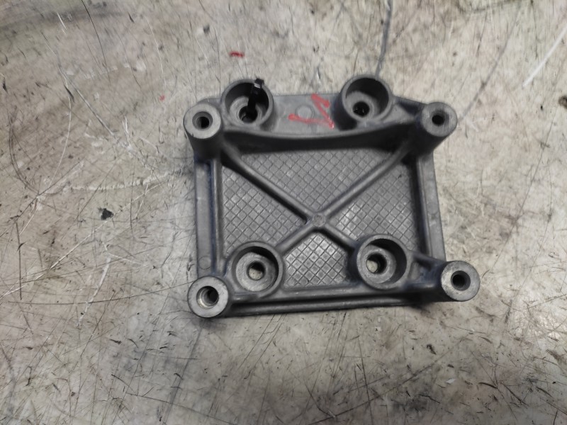Recambio de soporte compresor a/a para peugeot 207 x-line referencia OEM IAM 9656881780  
