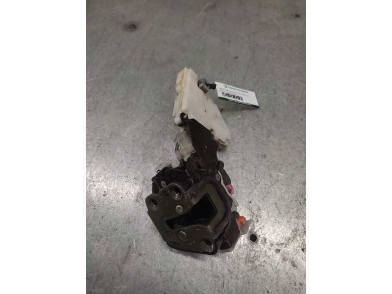 Recambio de cerradura puerta trasera derecha para nissan almera (n15) 2.0 diesel referencia OEM IAM 8055261U01  