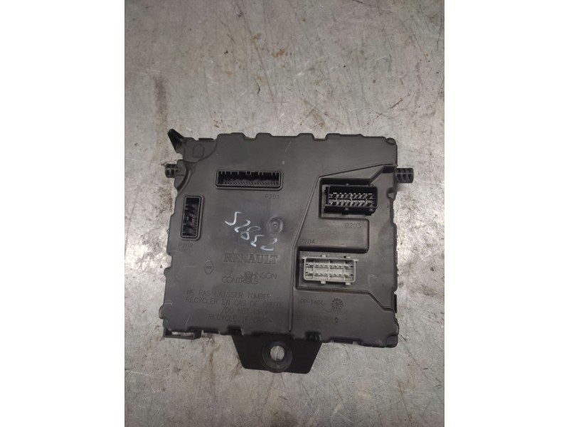 Recambio de caja reles / fusibles para renault kangoo dynamique referencia OEM IAM 82010774705B  