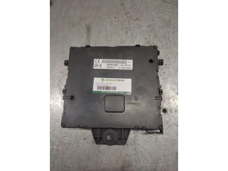 Recambio de caja reles / fusibles para renault kangoo dynamique referencia OEM IAM 82010774705B  