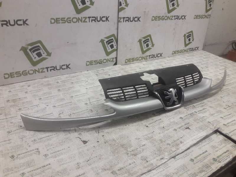 Recambio de rejilla delantera central para peugeot 206 sw xs referencia OEM IAM 96495663XT 9651791577 